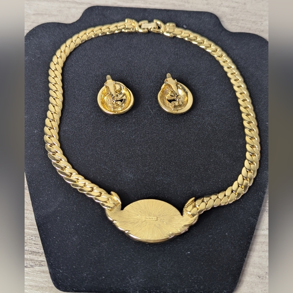 Trifari Chunky Black And Gold Choker With Clip On Earrings Set - Picture 6 of 9